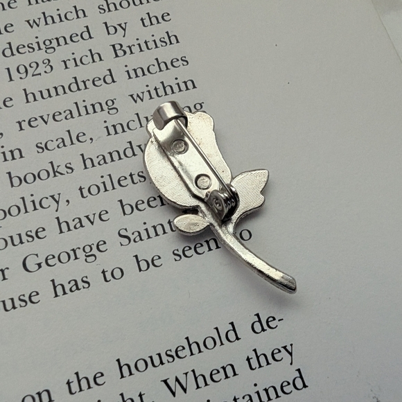 Elegant Red Rose Silver Brooch - Picture 4 of 7